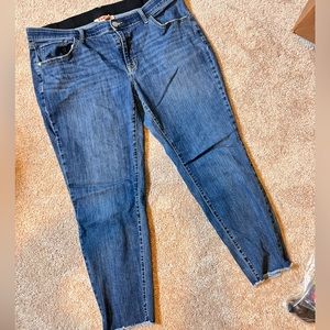 EVRI raw edge skinny ankle Jean size 18W